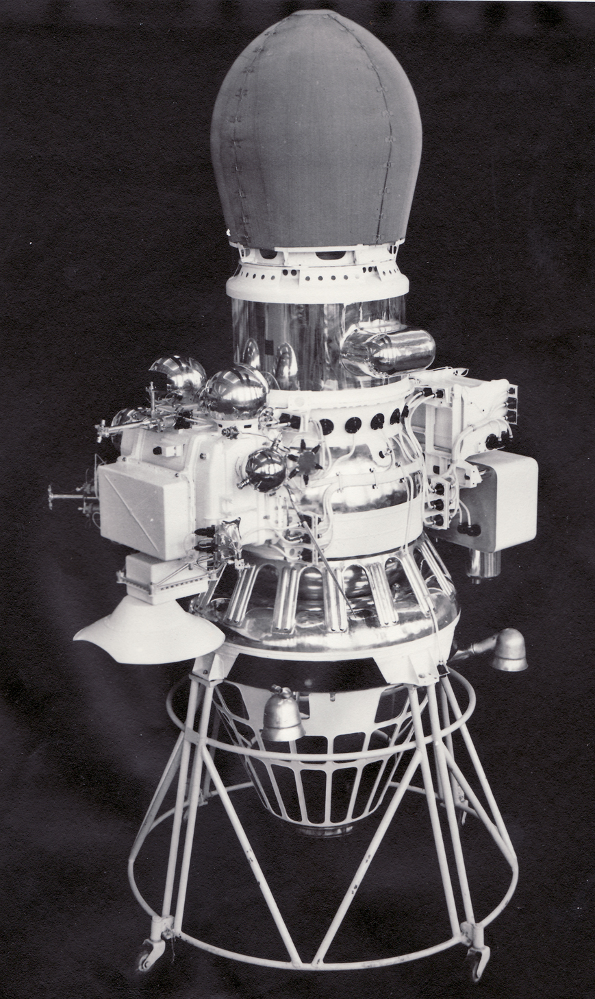 Луна-9 Автоматическая станция 2.jpg