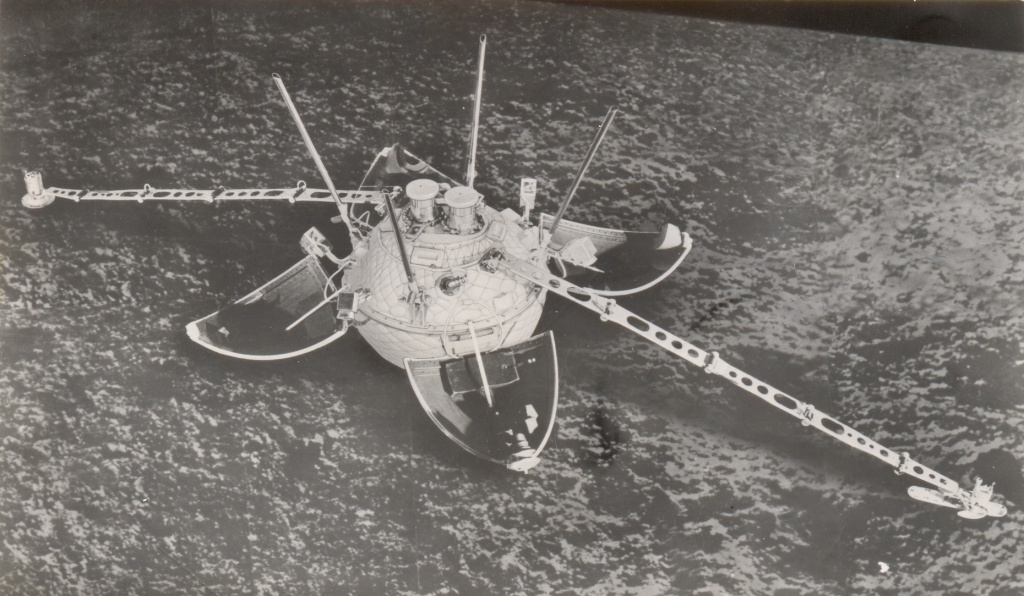 Космический аппарат «Луна-13» был предназначен для осуществления мягкой посадки на поверхность Луны с целью получения телепанорамы лунной поверхности и проведения научных исследований.